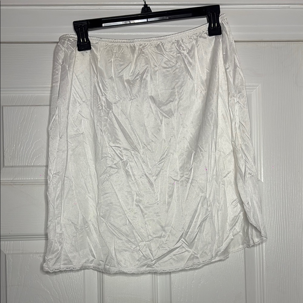 20” Elegant White Nylon Slip Size XL